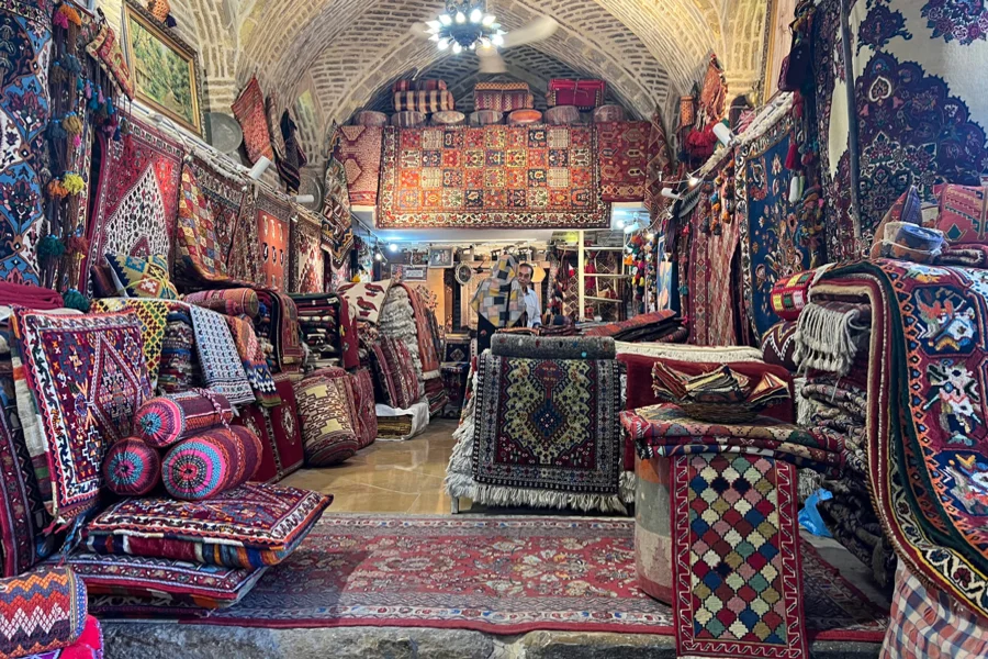 Iran private tours benefits: shopping