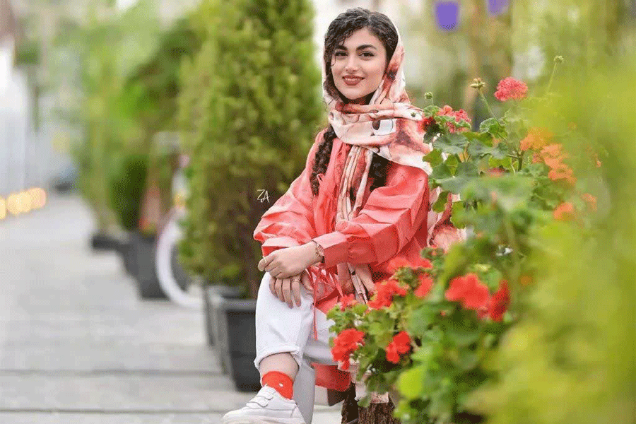 Iranian young girl clothing